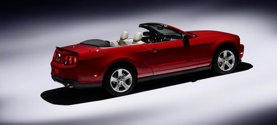  Ford Mustang GT 2010 года  (фото 127 из 213)